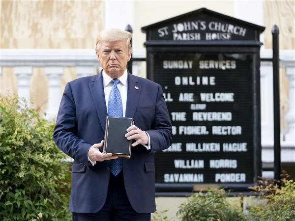Trump pledges to defend Christianity against the left, which he says wants 'to tear down crosses'