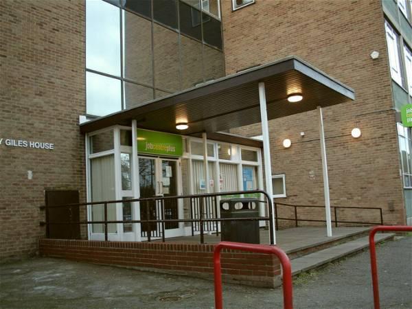 Jobcentres told to stop referring benefit claimants to food banks