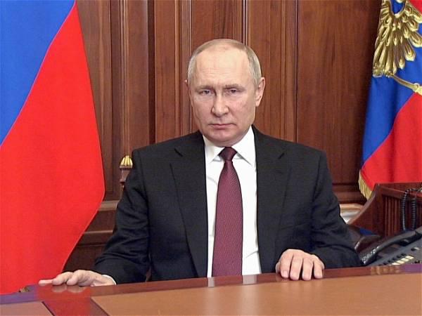 Putin signs law to confiscate assets of those convicted of discrediting the Russian army