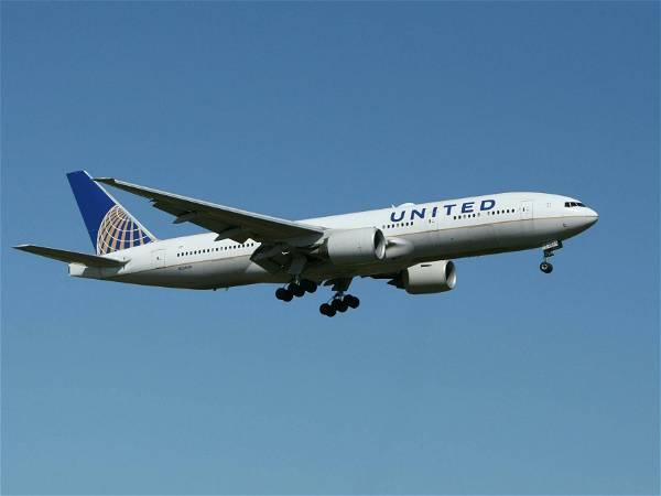 United Plane Veers Off Runway in Third Boeing Incident This Week