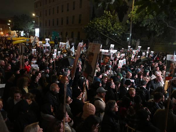Thousands join Israeli hostage families in march on Jerusalem