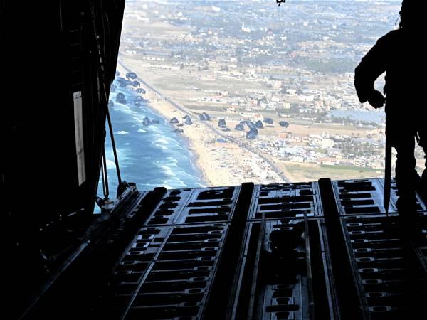 12 Palestinians drown while trying to retrieve airdrops