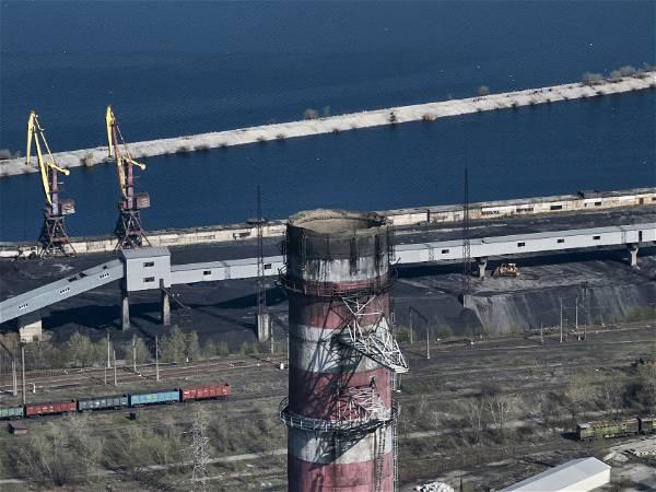 Massive attack destroys one of Ukraine's largest power plants