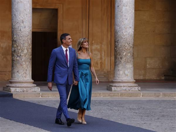 Spanish prosecutors ask judge to scrap case against Pedro Sánchez's wife