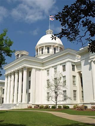 Alabama lawmakers advance bill that could lead to prosecution of librarians