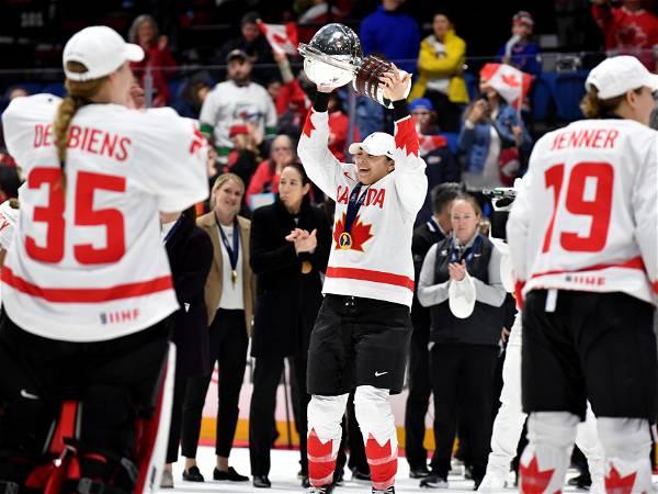 Canada edges U.S. 6-5 in overtime for women’s world hockey championship gold