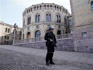 Norwegian police to carry arms after threats against Muslims