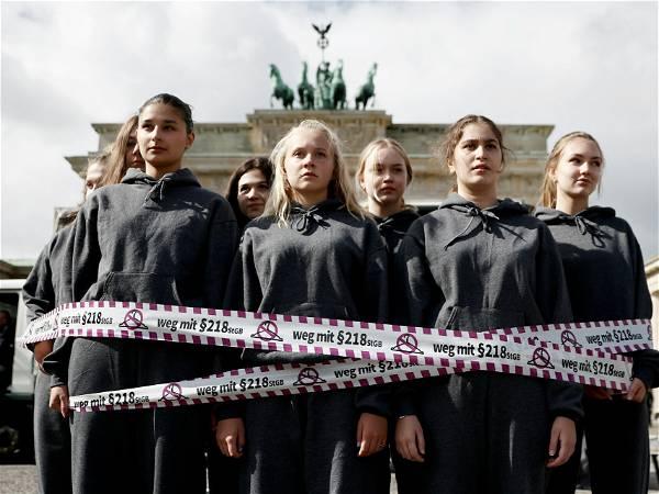 Experts group says abortion in Germany should be decriminalized during pregnancy’s first 12 weeks