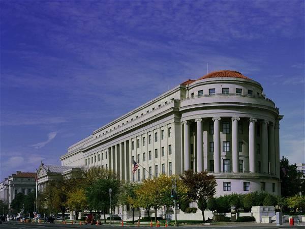 Big Business Groups Sue to Block FTC’s Ban on Noncompete Agreements
