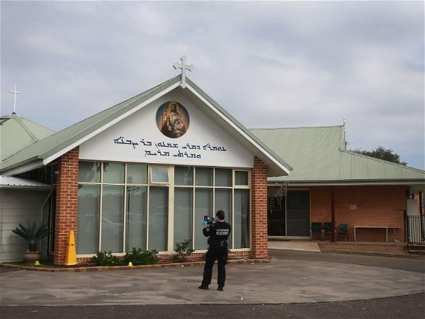 Australian police arrest 7 alleged teen extremists linked to stabbing of a bishop in a Sydney church