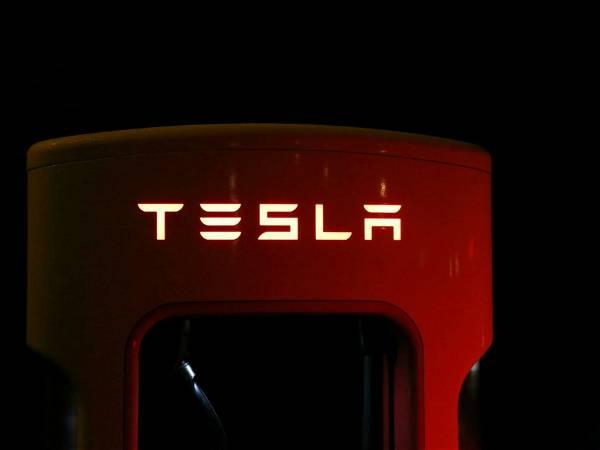 Tesla settles case over fatal 2018 crash of an Apple engineer