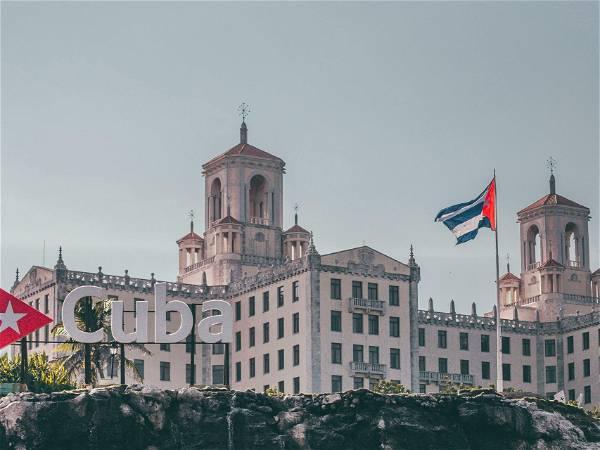 Long lines, frustration grow as Cuba runs short of cash