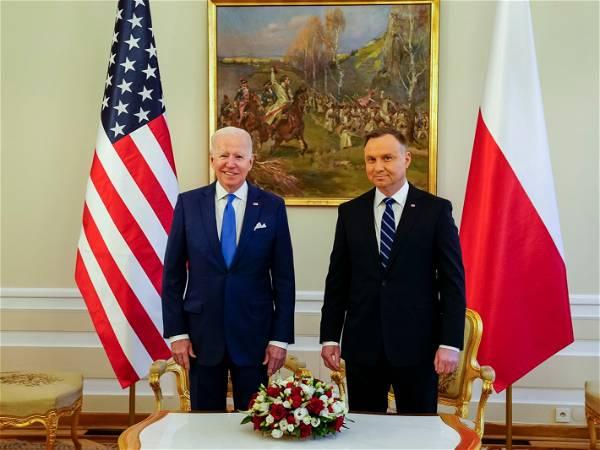 Poland’s leader says his country is ready to host NATO members’ nuclear weapons to counter Russia