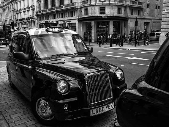 London black cab drivers to file £250m lawsuit against Uber