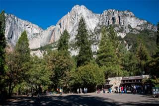 2 killed in Yosemite rock slide at park entrance
