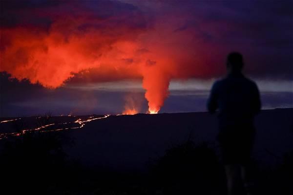 Hawaiian volcano eruption threatens major highway with lava flow