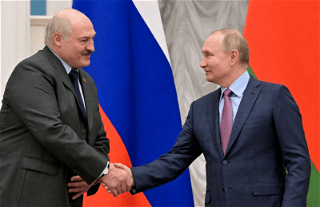 Putin heads for Belarus amid fears of new assault on Ukraine