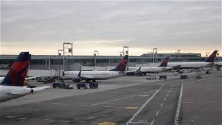 Agencies investigate averted plane crash at New York airport