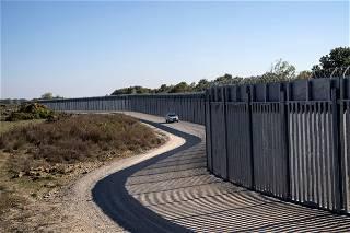 Greece expanding border wall, calls for EU help on migration