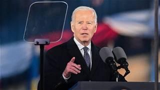 US President Joe Biden stumbles on steps of Air Force One as he leaves Poland