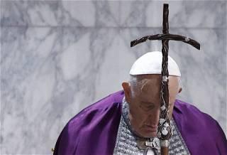 Pope Francis ushers in Lent at Ash Wednesday service