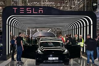 Tesla fires employees in retaliation to union campaign: Complaint