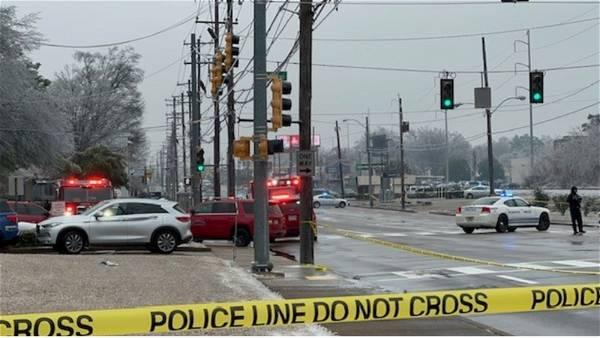 Memphis police officer in critical condition, one dead after library shooting