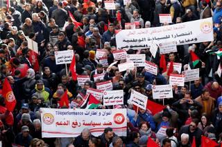 Tunisian labour union starts major protests against president