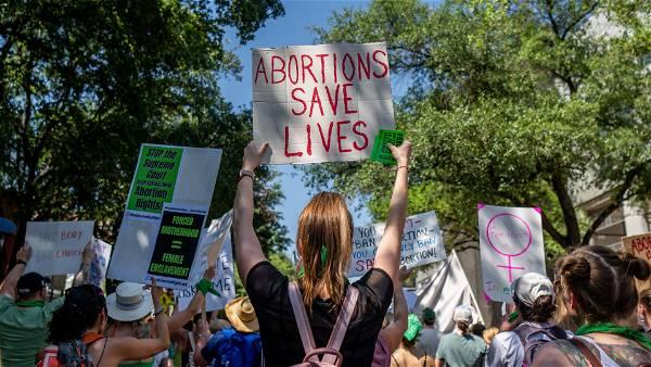 In a first, five pregnant women sue the state of Texas over abortion ban