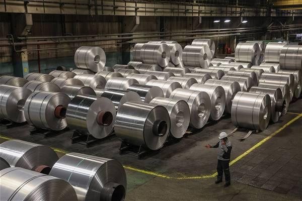 Canada bans Russian aluminum and steel imports