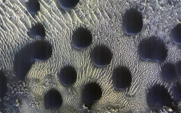 Strange Circular Sand Dunes Discovered on Mars by NASA Spacecraft