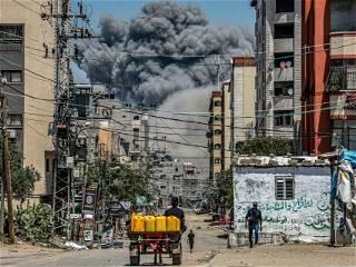 Airstrike kills 27 in central Gaza and fighting rages as Israel’s leaders are increasingly divided