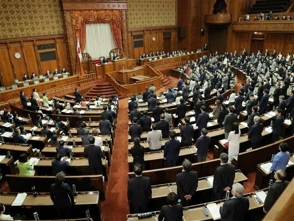 Japan passes a revised law allowing joint child custody for divorced parents for the first time