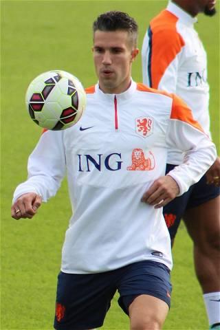 Van Persie signs two-year contract as coach of Heerenveen